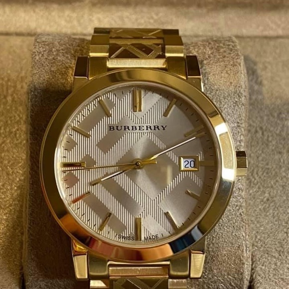 / Burberry Women’s Swiss Gold Watch
Case Size: 38mm
Swiss Made - Picture 8 of 13